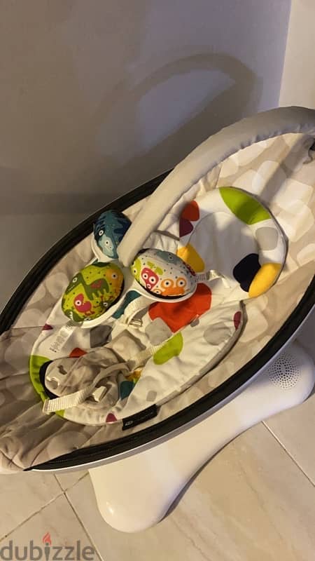 4moms mamaRoo swing with newborn insert 3