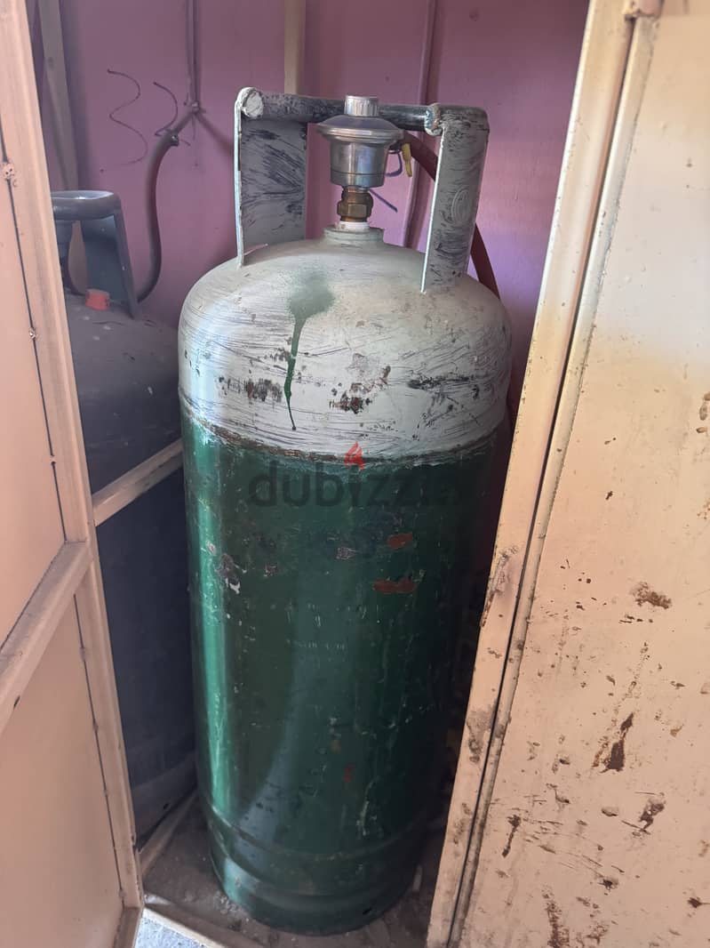 Cylinder and stove 0