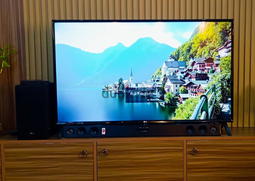 LG SMART TV FOR SALE COMING WITH SPEAKERS 1