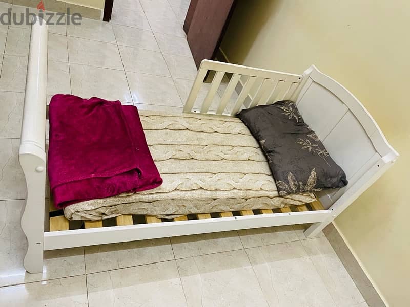 Kids bed without matress- neat and clean each 15 bd 3