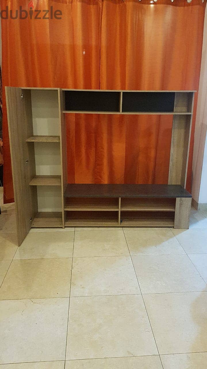 TV UNIT TABLE WITH SHELF FOR SALE ONLY 20BD PICKUP ONLY 1