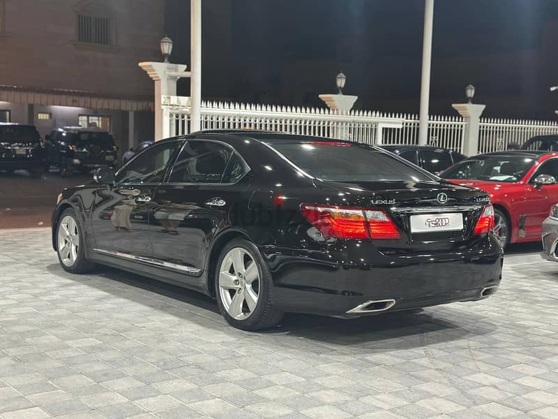 Lexus LS-Series 2012 460 L 10