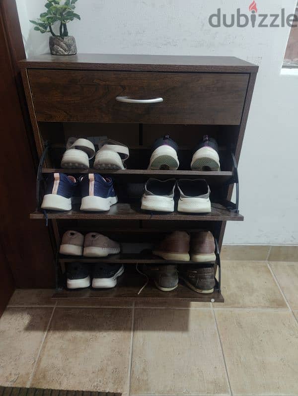 Gently Used Shoe Rack for Sale (Homebox) 0