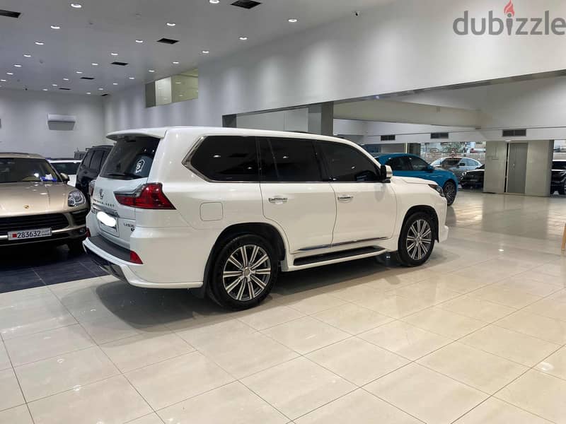 Lexus LX 570S 2016 peral 5