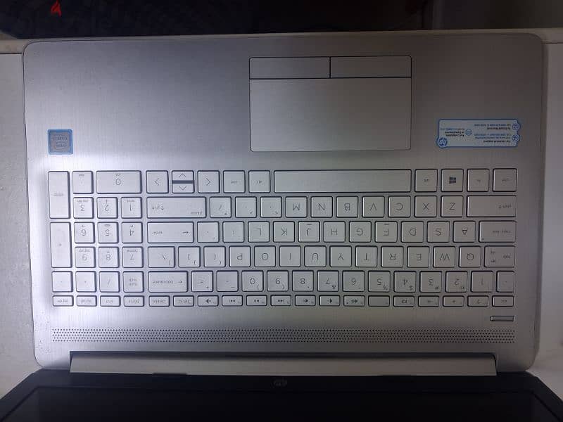 HP LAPTOP 4