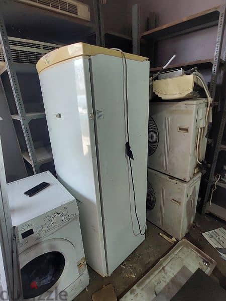 Good condition fridge 4