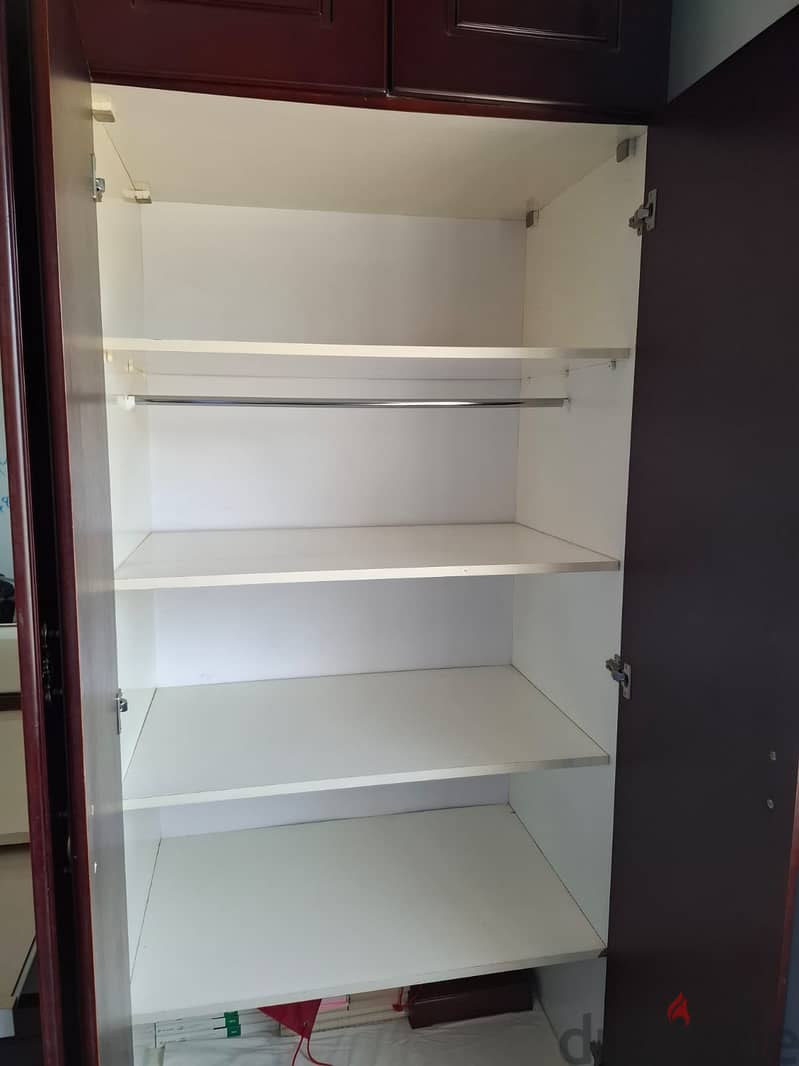 For sale a wardrobe in excellent condition 2