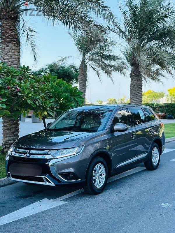 Mitsubishi Outlander 2020 model. Very Low Mileage driven SUV Jeep 6