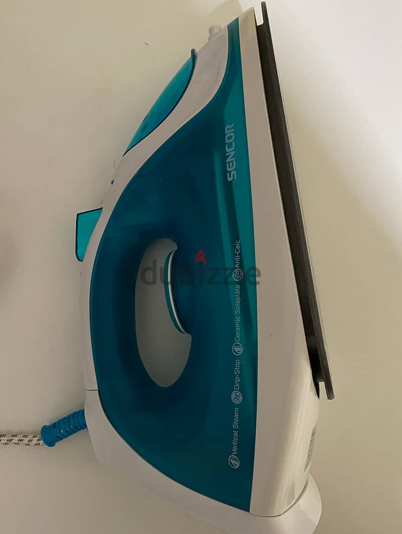 New Steam Iron bought 10 now 4 مكواة بخار جديدة اشتريت ب10 للبيع ب 1