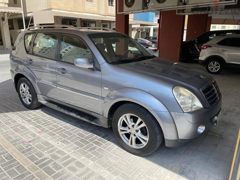 Ssang Yong Rexton 2012  korean SUV. 2