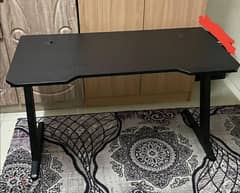 for sale gaming table in excellent condition 0