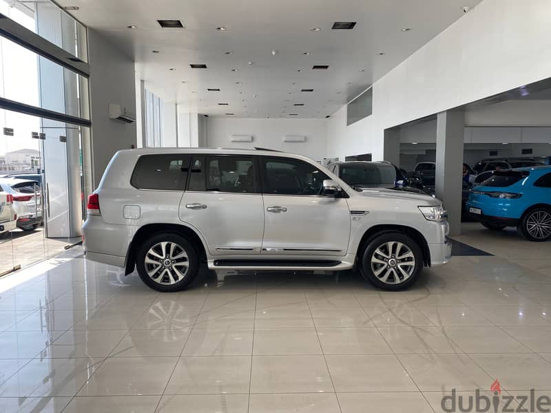 Toyota Land Cruiser VXR 2020 silver 2