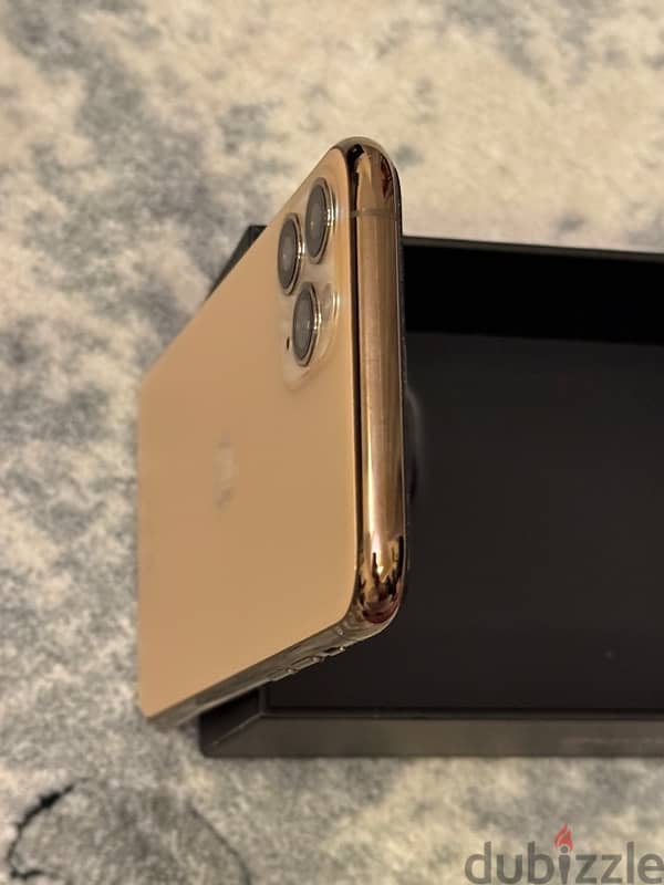 ايفون ١١ برو ٥١٢جي بي ذهبي-Gold IPhone 11pro 512 GB 3