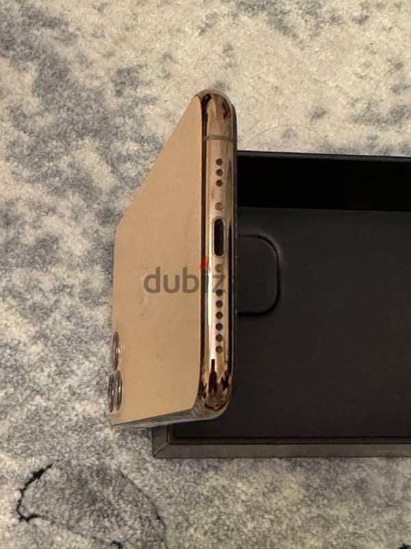 ايفون ١١ برو ٥١٢جي بي ذهبي-Gold IPhone 11pro 512 GB 4