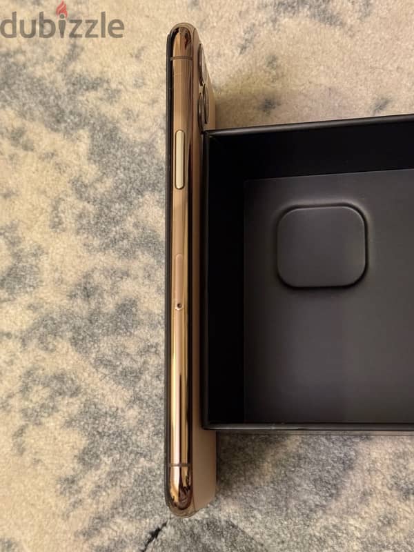 ايفون ١١ برو ٥١٢جي بي ذهبي-Gold IPhone 11pro 512 GB 5