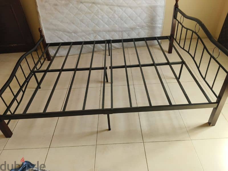 Bed frame. 200x150cm 3