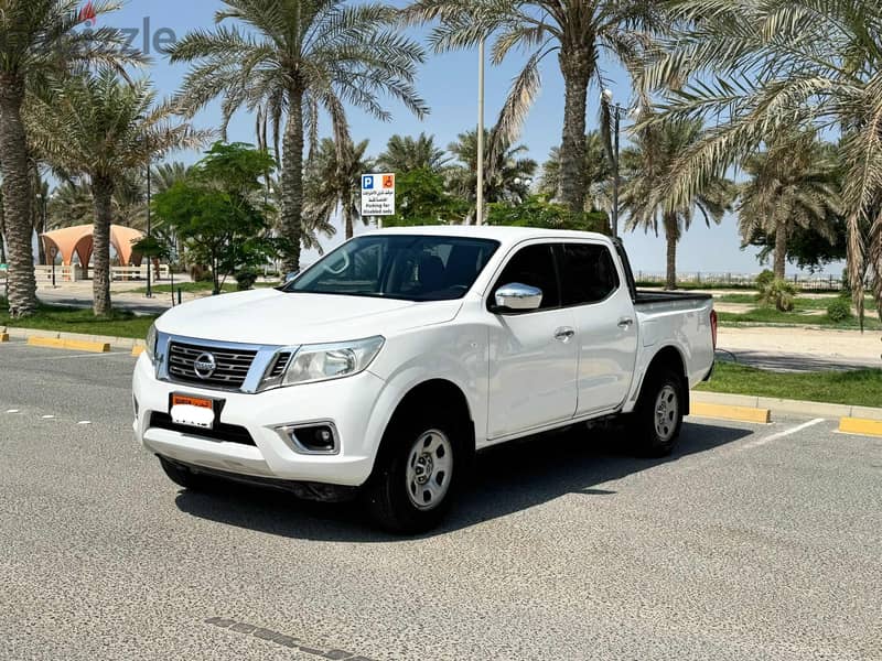 Nissan Navara 2017 white 1