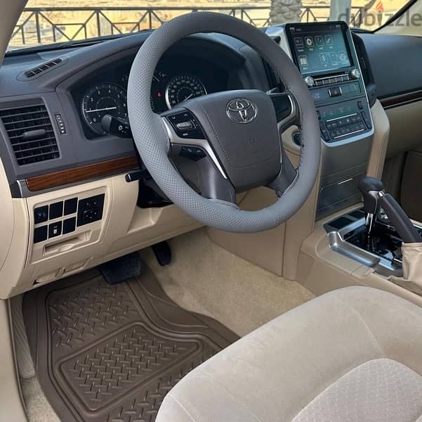 Toyota Land Cruiser GX-R 2017 Agent Maintained 6