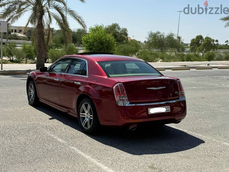 Chrysler 300C 2014 red 5