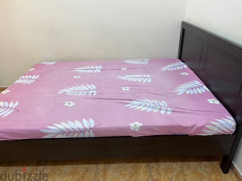 Bed with mattress (Queen size) less used 0