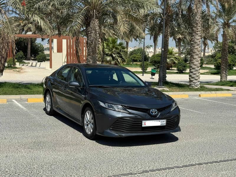 Toyota Camry LE Hybrid 2020 grey 0