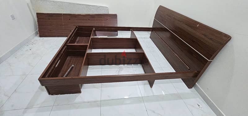 Queen size bed with single single mattress for sale 2