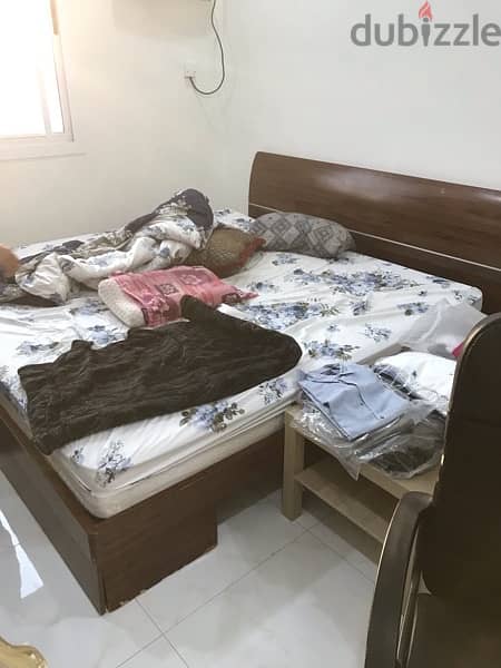 Queen size bed with single single mattress for sale 3