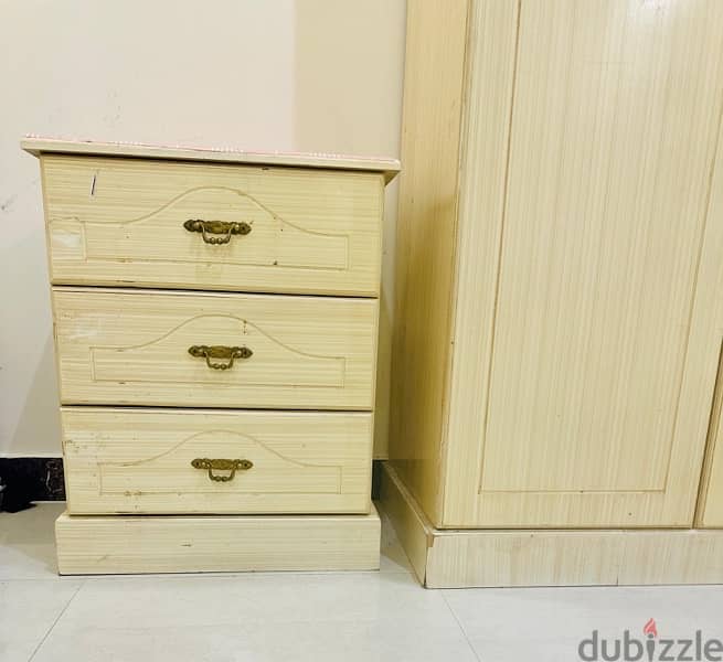 bedroom set for sale (king Size ) 1