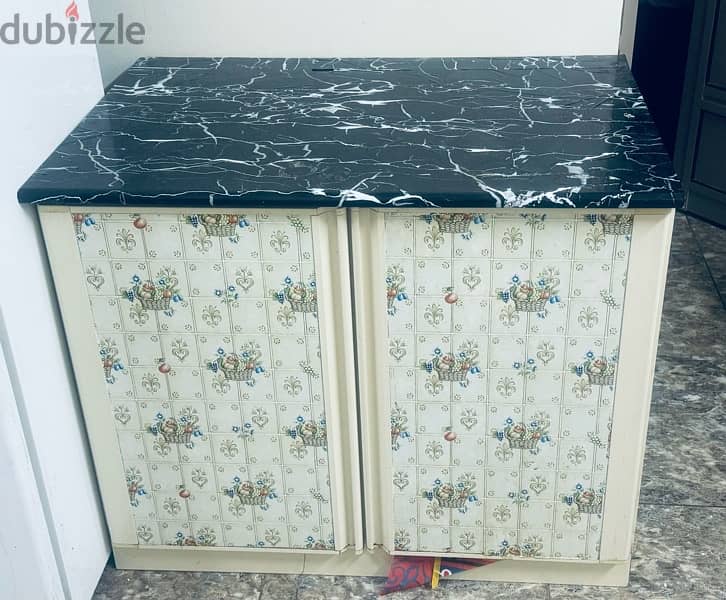 kitchen cabinet with marble 1