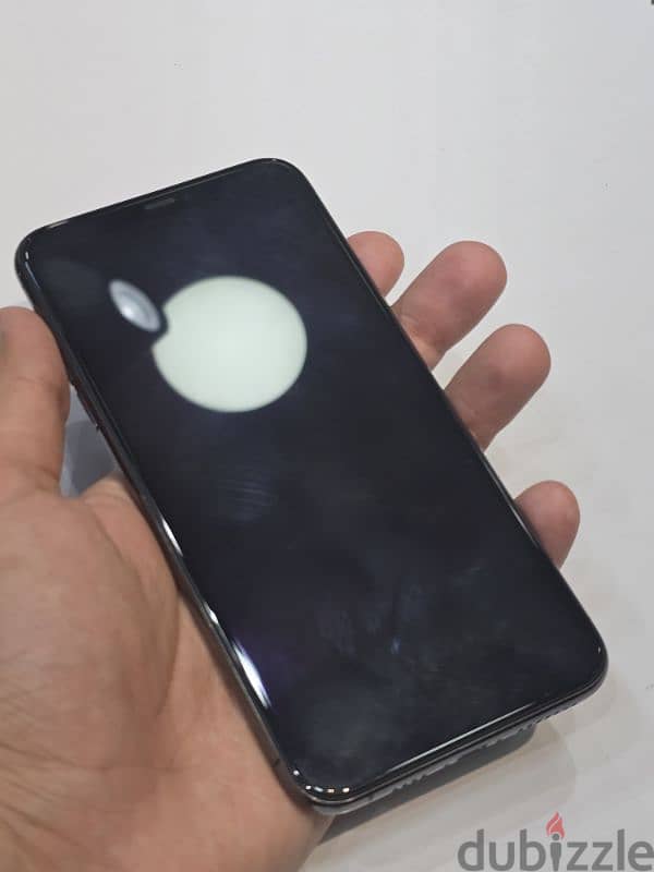 Iphone 11 pro max
Mint. 2