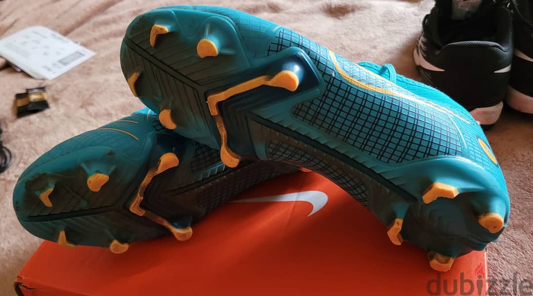 Nike kids football boots 4