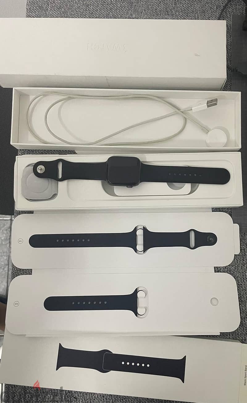 Apple Watch 6 44 mm 83% battery with box and original strap. 0