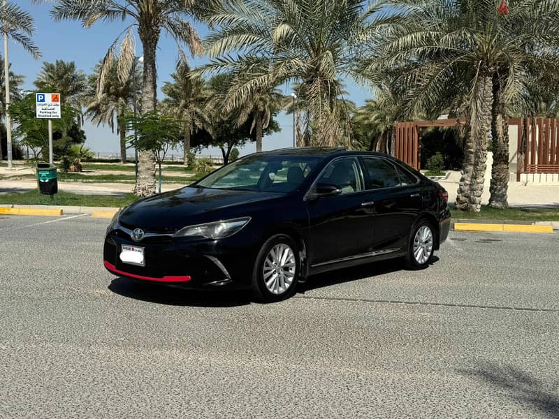 Toyota Camry GLX 2017 black 1