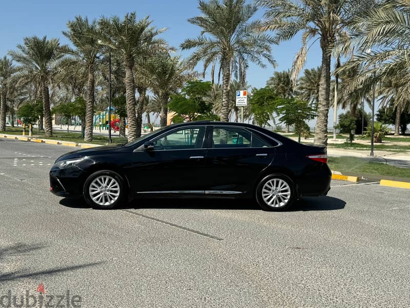 Toyota Camry GLX 2017 black 2