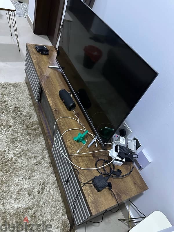 Tv with TV stand 0