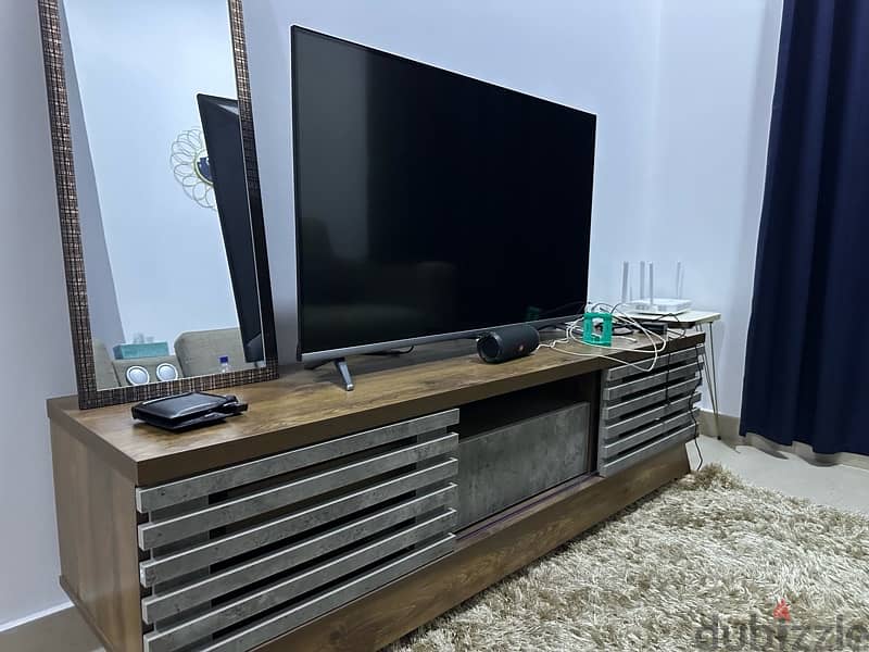 Tv with TV stand 1