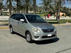 Toyota Innova 2014 silver 0