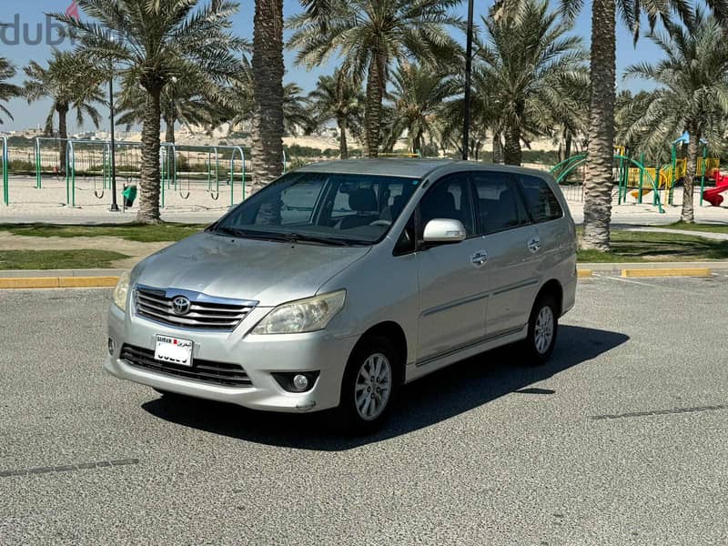 Toyota Innova 2014 silver 1