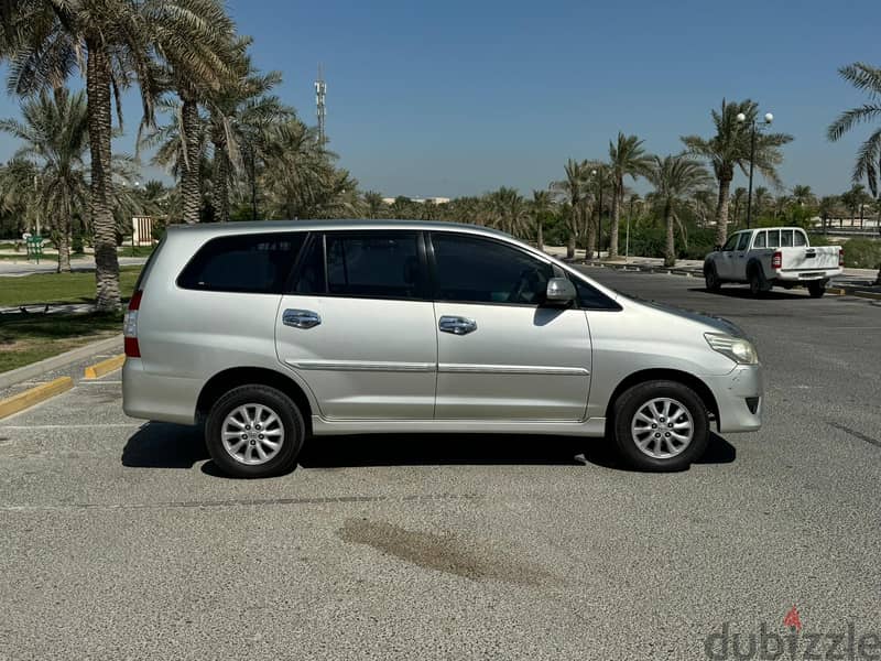 Toyota Innova 2014 silver 2