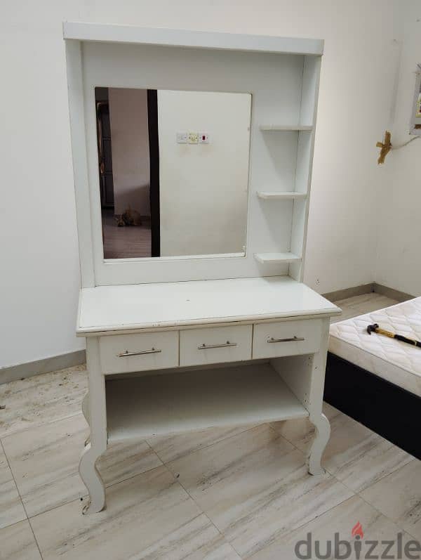 bedroom set for sale good condition call WhatsApp 34439020 6