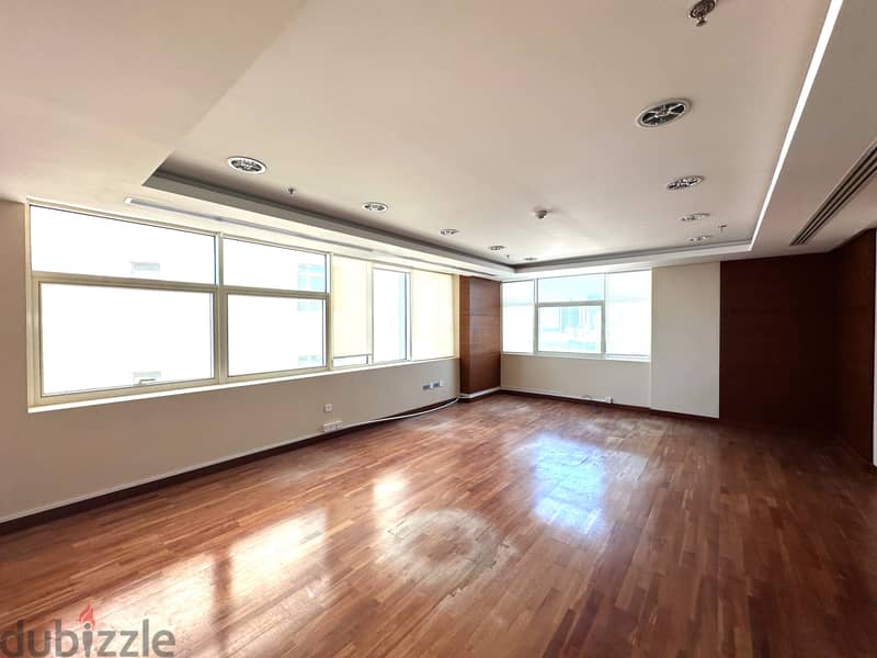 Spacious Office in A Prestigious Location with an Amazing View! 3