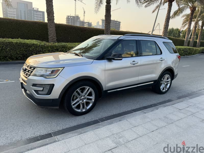 Ford Explorer 2017 XLT Silver Full Options 7 seater 2