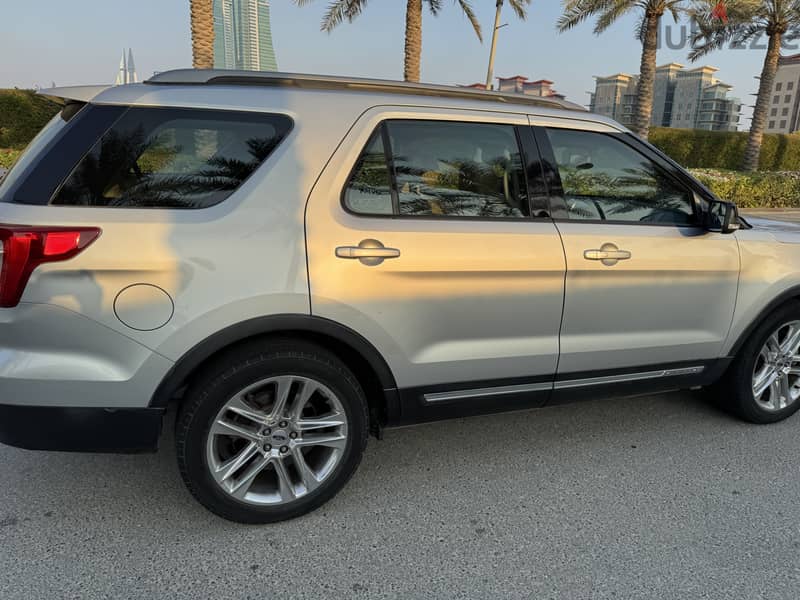 Ford Explorer 2017 XLT Silver Full Options 7 seater GCC 8