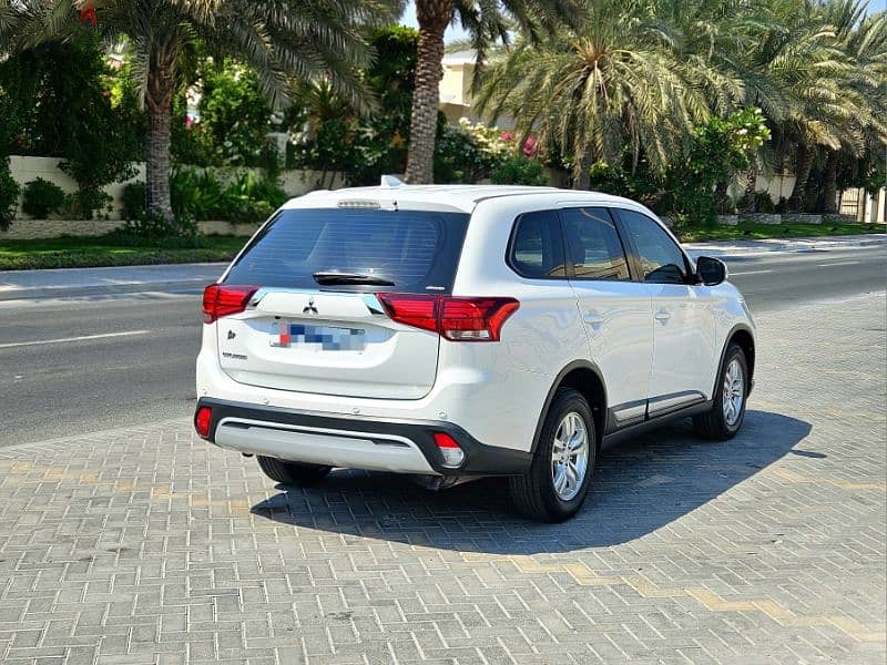 MITSUBISHI OUTLENDER 2019 4×4 ZERO ACCIDENT REPORT URGENTLY FOR SALE 3