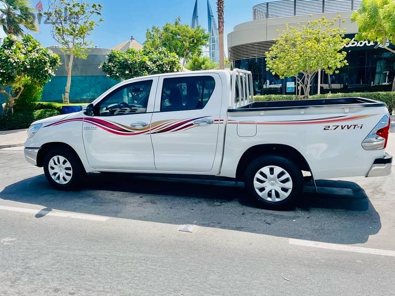 Toyota Hilux pickup Automatice 2021 model. 3