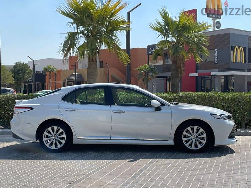 2020 model Toyota Camry GLE 2