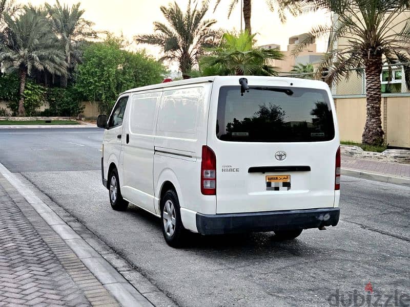 TOYOTA HIACE 2016 CARGO VAN URGENTLY FOR SALE 3