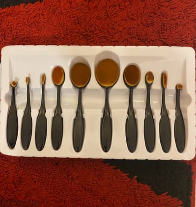 Makeup brushes