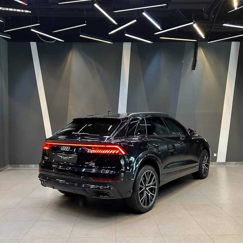 Audi Q8 2020 SLINE 2