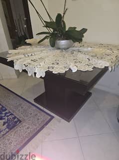 table with glass top 130cmx115cm 0